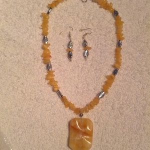 Necklace/earnings set